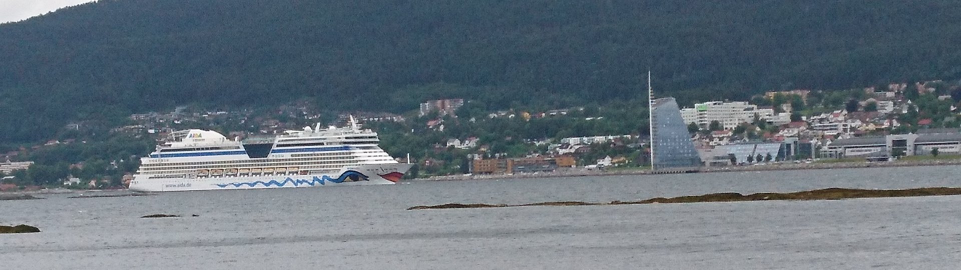 Aidabella På Tur Inn Til Molde